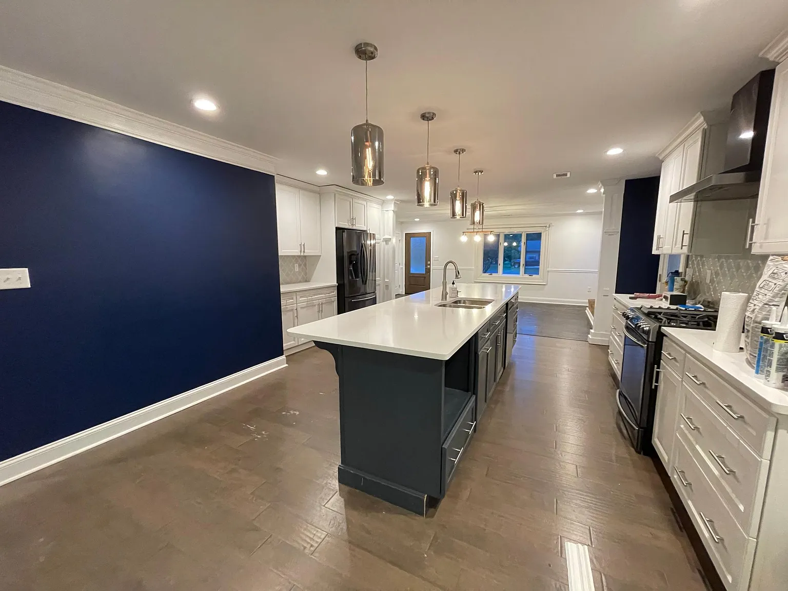 2727 Cecil Dr — Photo 2