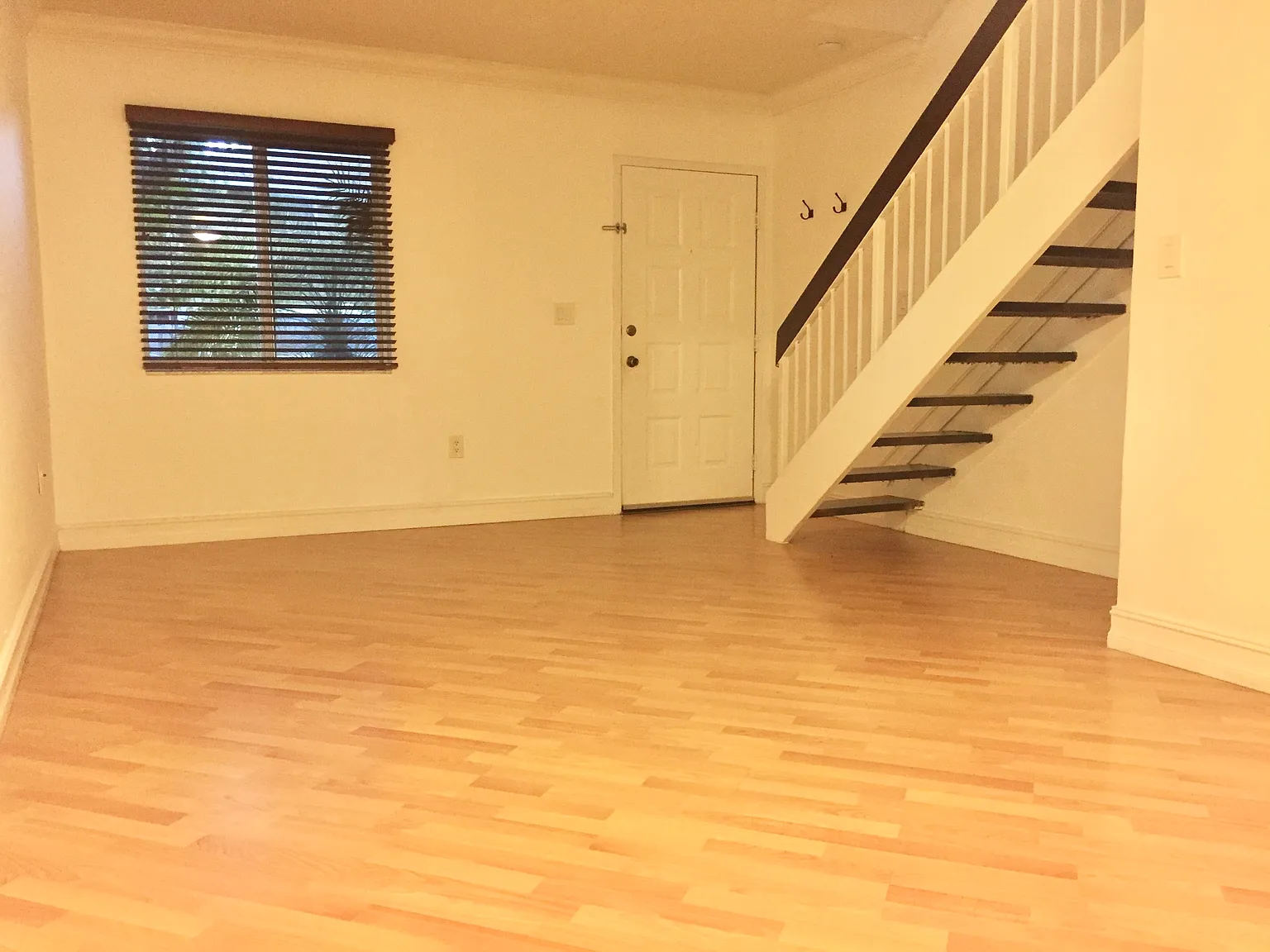 2 bed, 1000 sqft, $2,400 — Photo 2