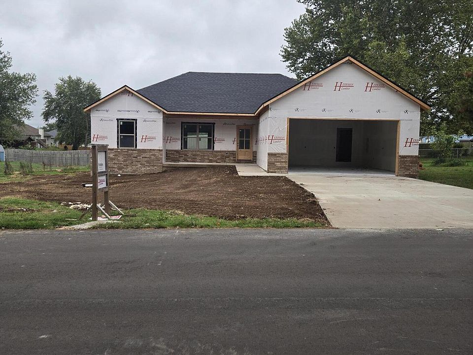 1st image of 412 E Primrose Lane