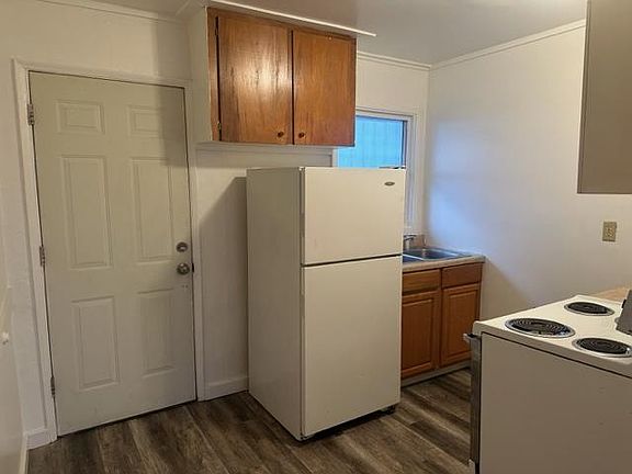4th image of 12634 W Sunset Hwy #1