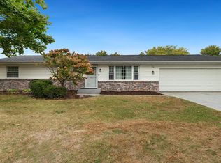 910 Greglynn St, Machesney Park, IL 61115