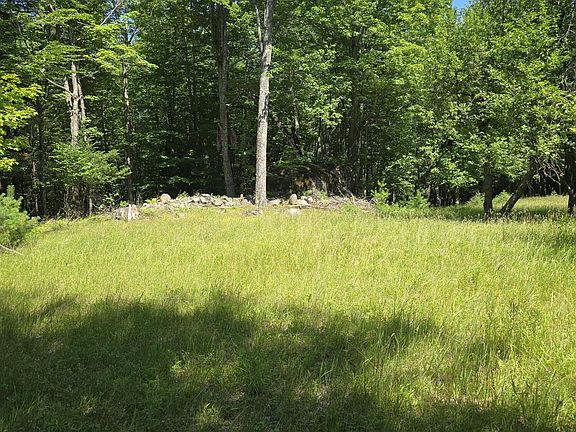 3rd image of 520 Trumbulls Rd