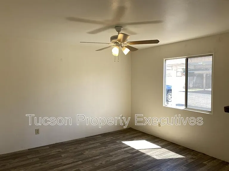 3319 E Presidio Rd #2 — Photo 12
