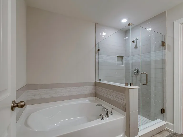 111 Brighton Ln — Photo 14