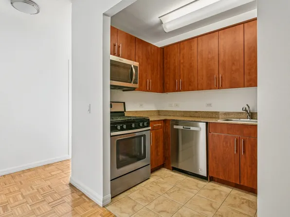 888 Main Street image 10 of 40