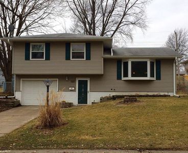 2904 Greenway Dr, Bettendorf, IA, 52722