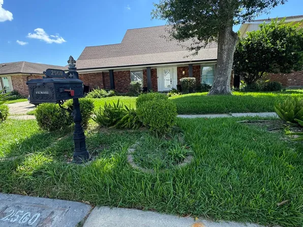 2560 Vulcan St, Harvey, LA 70058