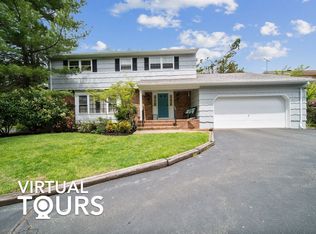 4 Bluebird Ct, Edison, NJ 08820