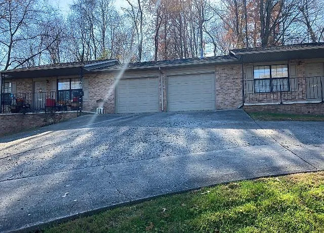 2 bed, 975 sqft, $1,200 — Photo 1
