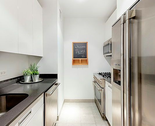 4th image of 99 John St APT 1225