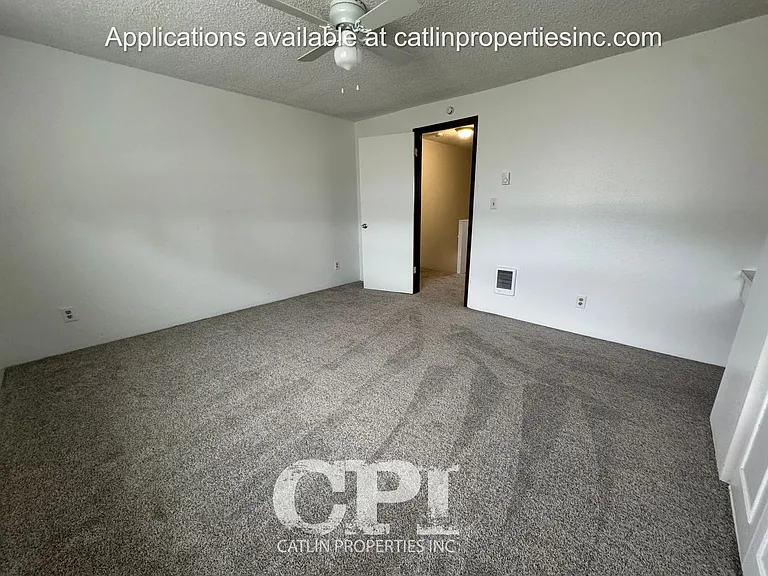 917 Cedar St — Photo 13