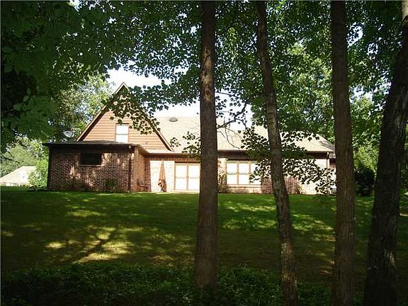 3rd image of 235 Shady Oaks Dr