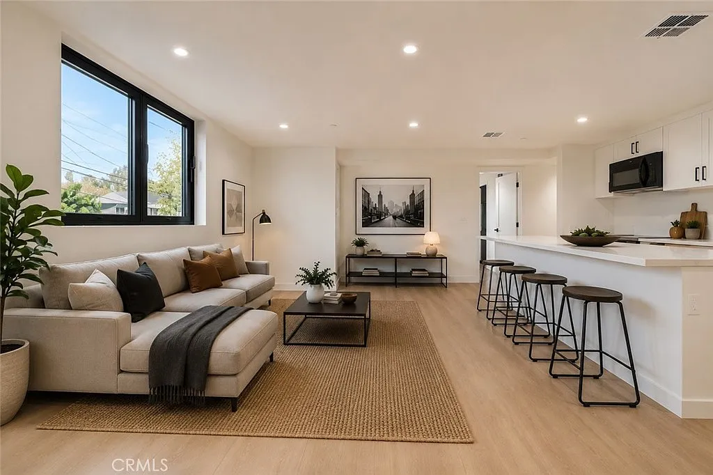 4 bed, 4.5 bath, 1805 sqft, $4,899 — Photo 1