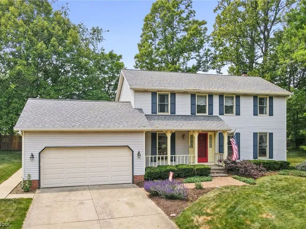 3890 Walnut Wood Way, Uniontown, OH 44685