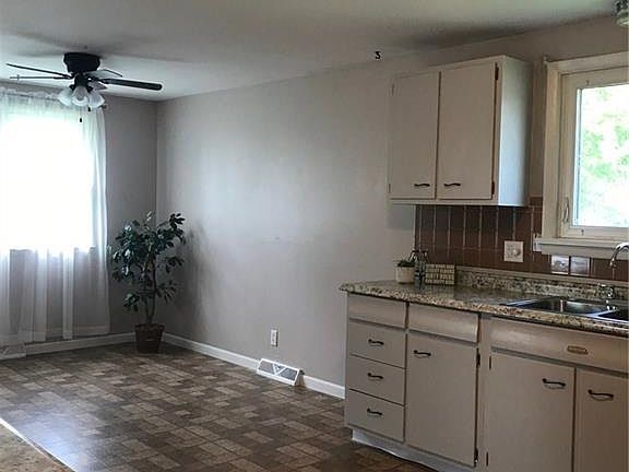 3rd image of 59 Homeworth Pkwy