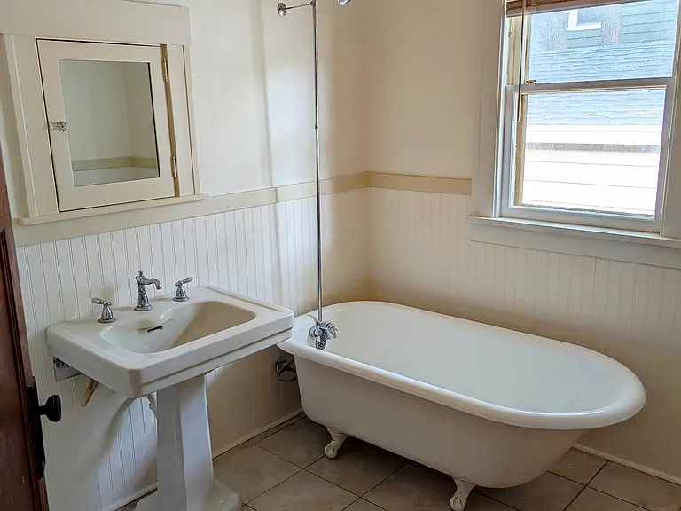 326 Logan St — Photo 9