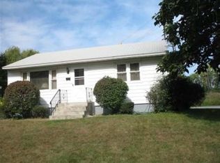 3 Kneeland St, Colonie, NY 12205