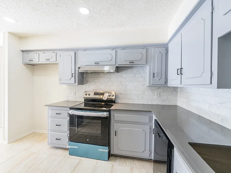 625 Woodhaven Pl — Photo 13