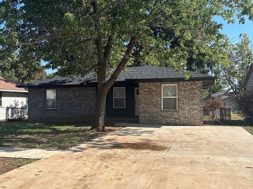 1st image of 405 E 8th St