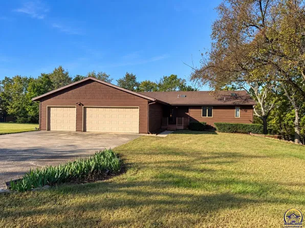 6221 Ridge View Dr, Ozawkie, KS 66070