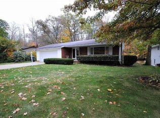 31900 Farm Dr, Solon, OH 44139