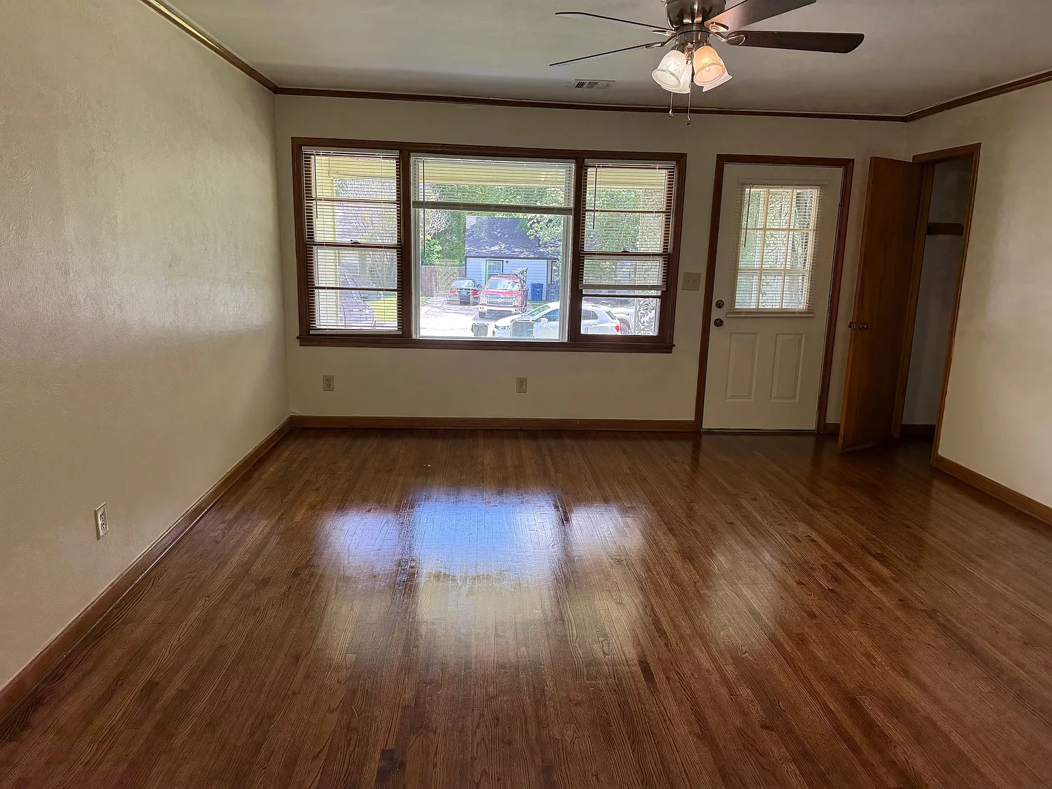 3 bed, 1012 sqft, $1,195 — Photo 1