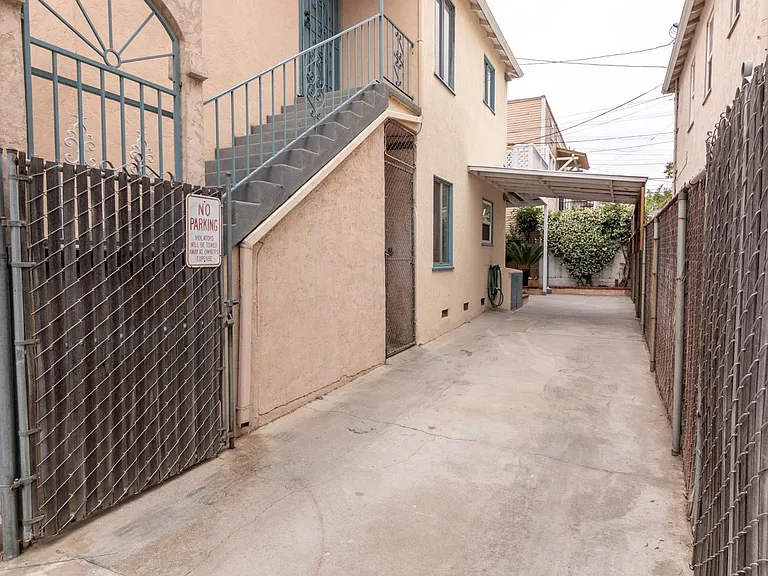 524 Linden Ave — Photo 18