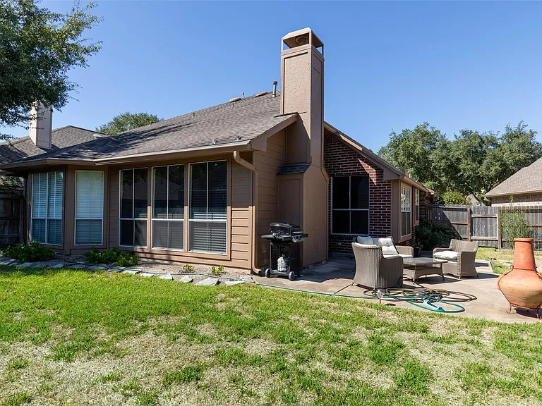723 Avery Dr — Photo 24