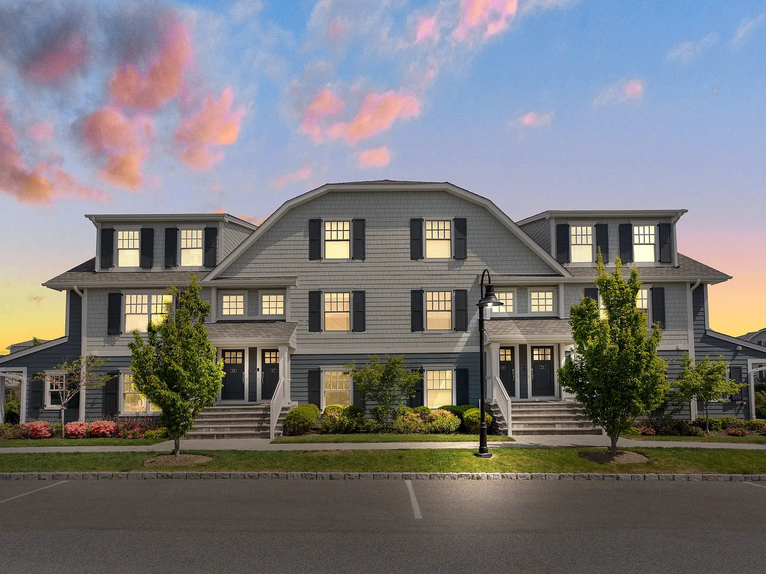 Southampton Luxury Condo — Photo 1