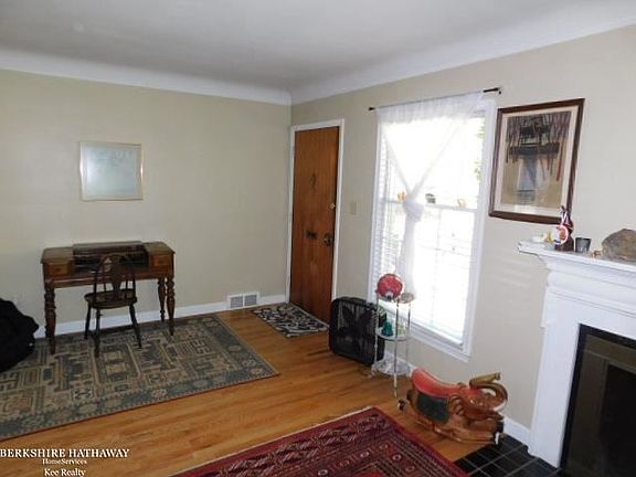 5th image of 1368 Beaconsfield Ave