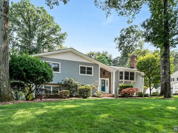 303 Meadowbrook Rd, Wyckoff, NJ 07481