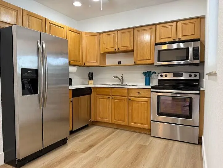 516 E Whitney Dr — Photo 5