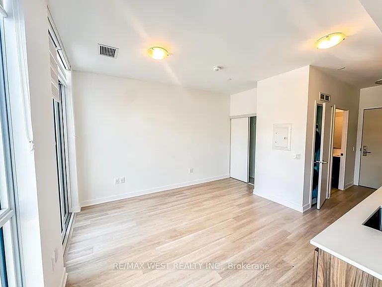 15 Richardson St #502 — Photo 2