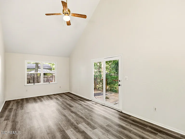 1305 Marshall St — Photo 10