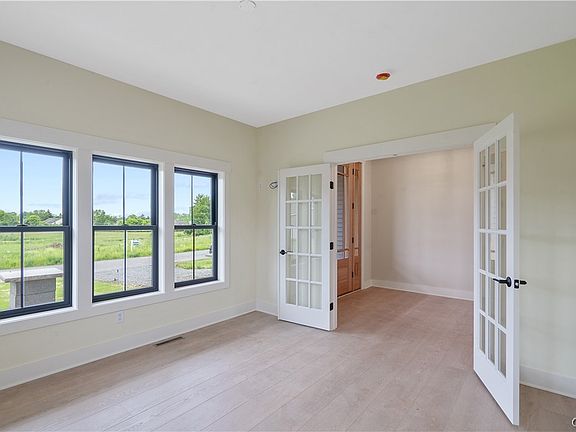 4th image of 1951 N Ridge Dr