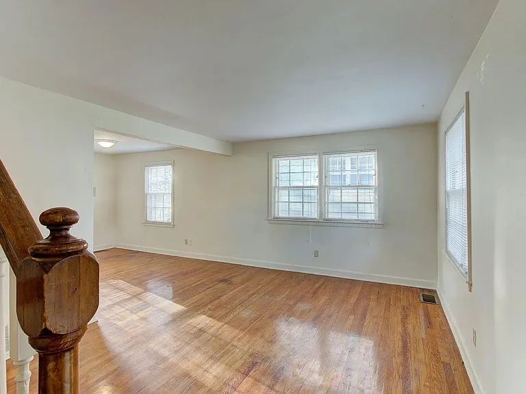 7226 Wyandotte St #7226 — Photo 2