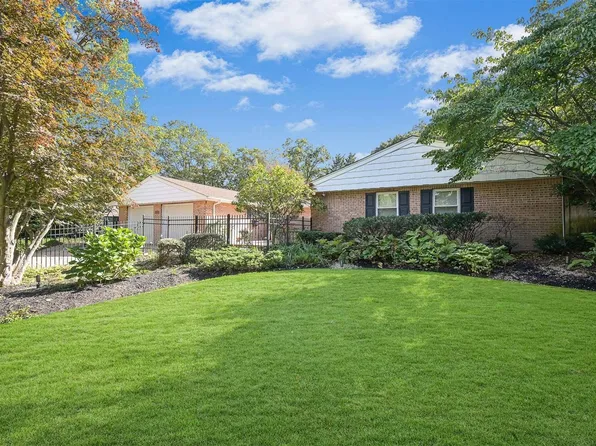 4 Stratton Lane, Stony Brook, NY 11790