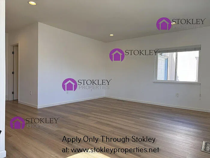 3 bed, 2.5 bath, 1412 sqft, $3,495 — Photo 3