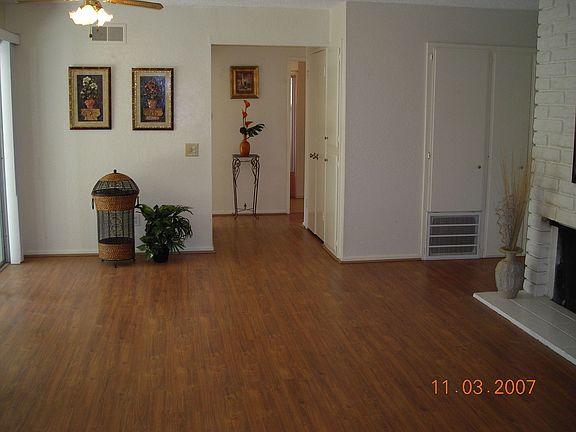 Large Living Room & F.P.