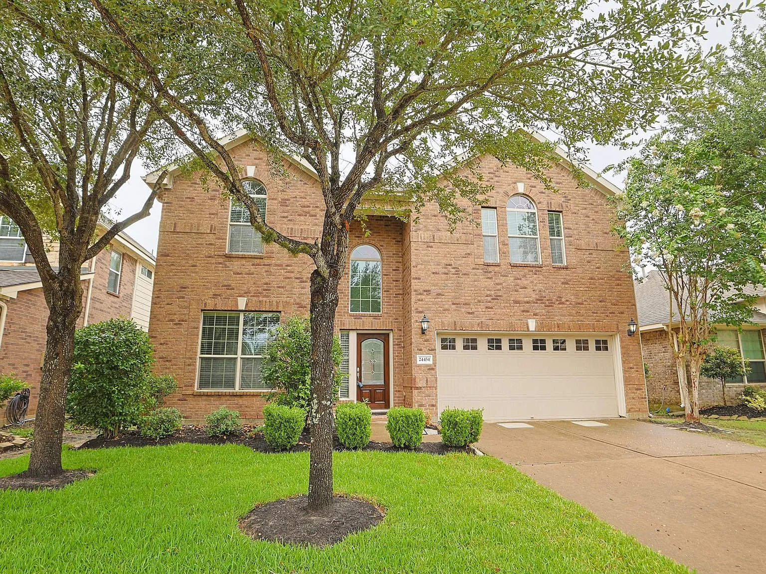 4 bed, 2.5 bath, 2344 sqft, $2,700 — Photo 4