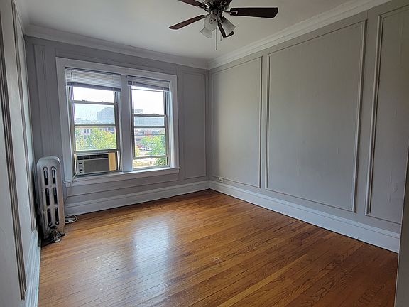 4th image of 946 W Cuyler Ave APT 2