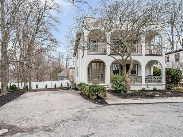 11 Warren Ter #2, Newton Center, MA 02459