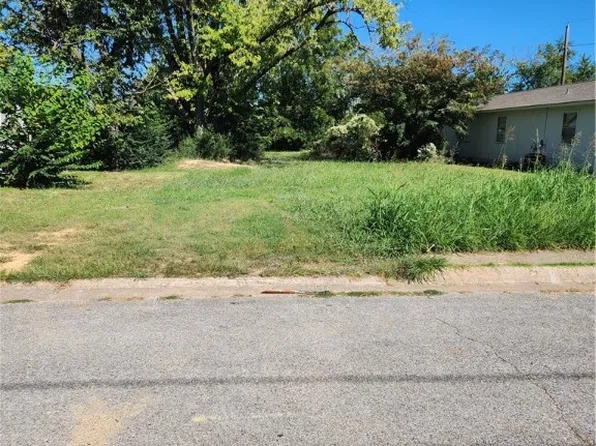 417 S Cleveland St #8, Springdale, AR 72764