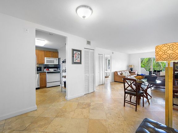 5th image of 1610 Lenox Ave APT 402