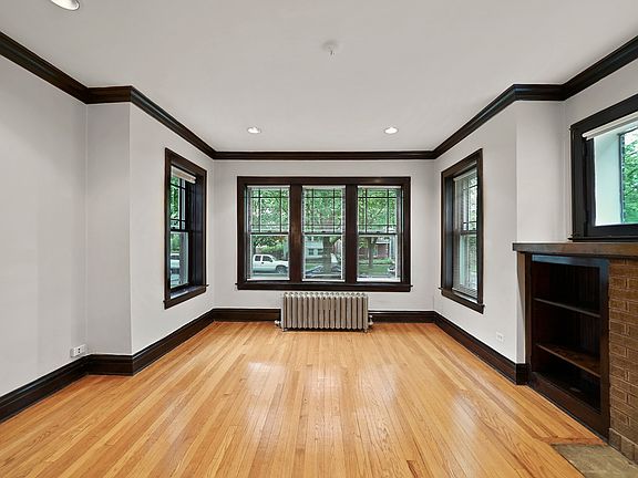 4th image of 1026 Dewey Ave