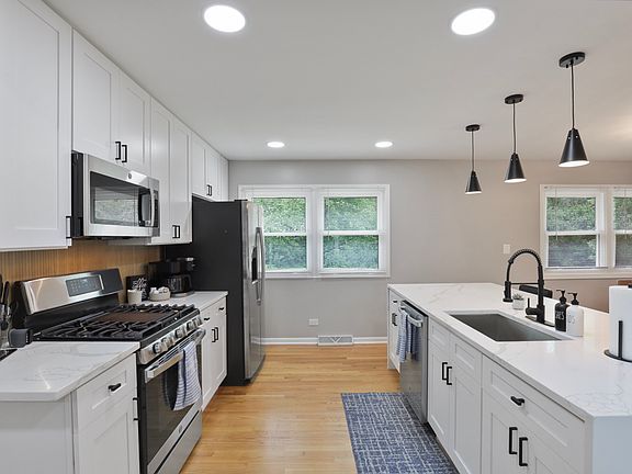 5th image of 3252 Beller Dr