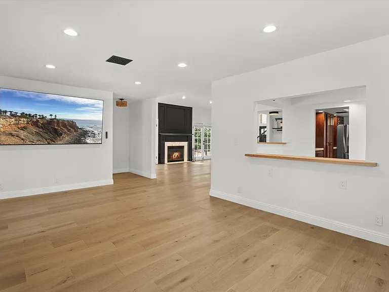 6443 Matilija Ave — Photo 12