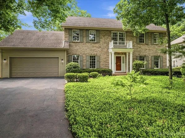 501 Pin Oak Ct, St Charles, IL 60174