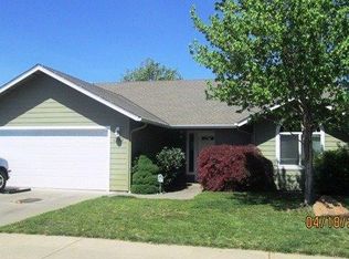 1382 SW Andy Griffith Dr, Grants Pass, OR 97527