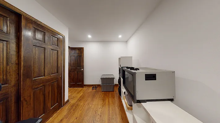 Rented by Bond New York | media 37